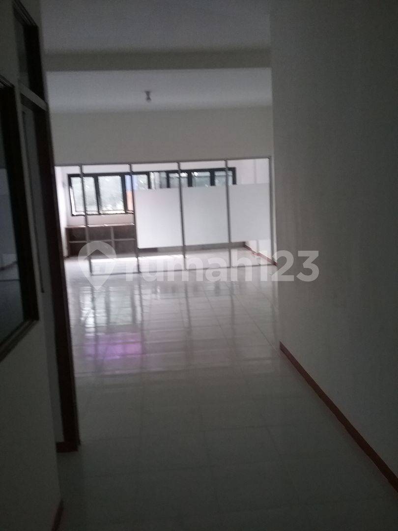 Central Jakarta Property, Street-Side, Flood-Free, 3-Story Building