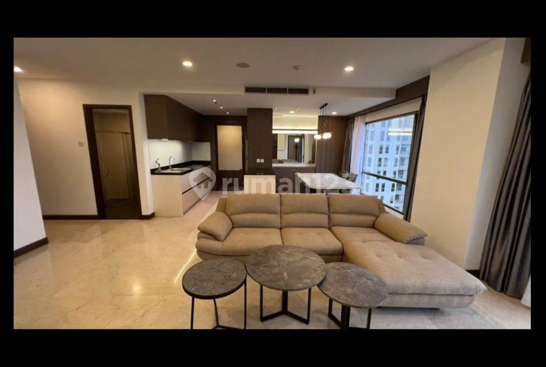 Luxurious 131m² Apartment with Private Lift