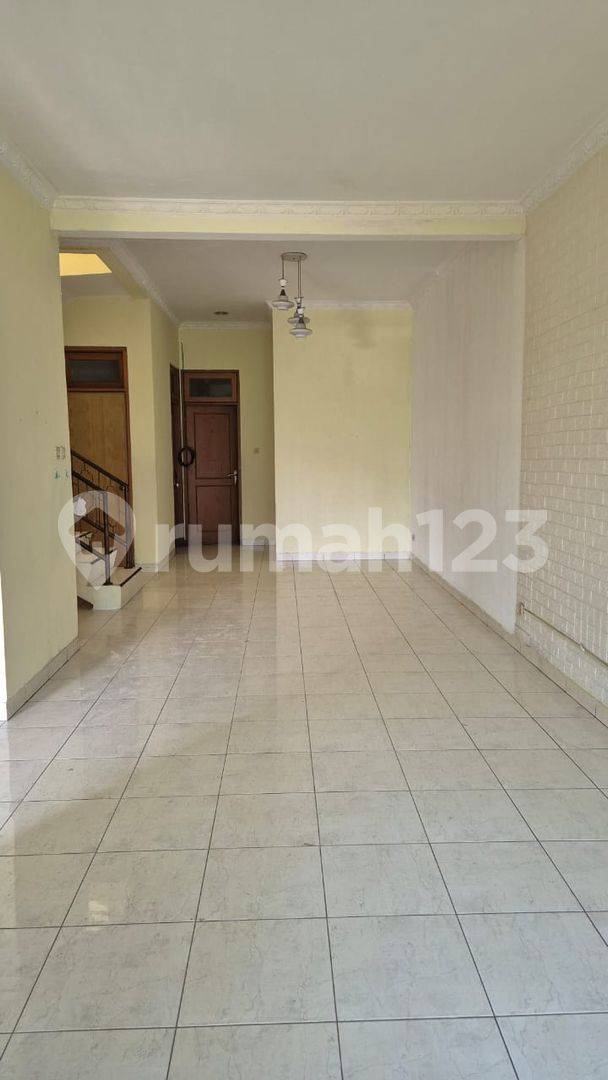 Просторный дом 140м² в Puri Indah с системой одного въезда