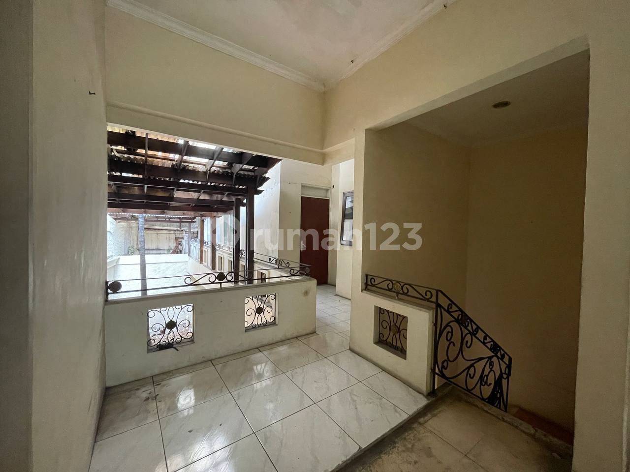 Spacious 8-Bedroom Property with Multiple Amenities