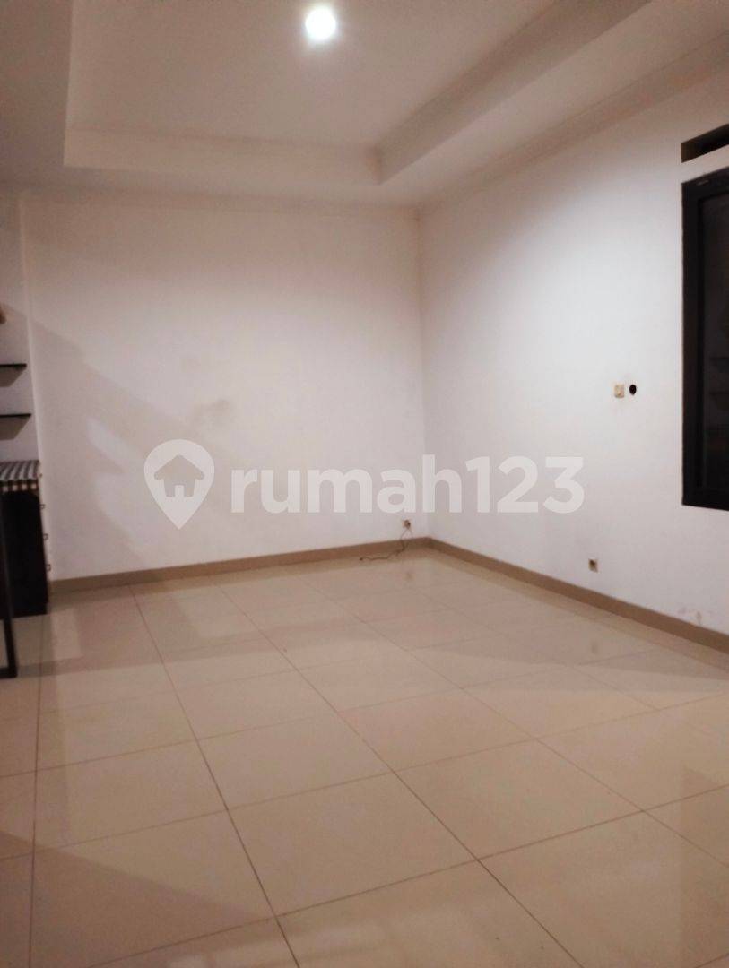 Spacious 2-Story House with Multiple Rooms and Amenities