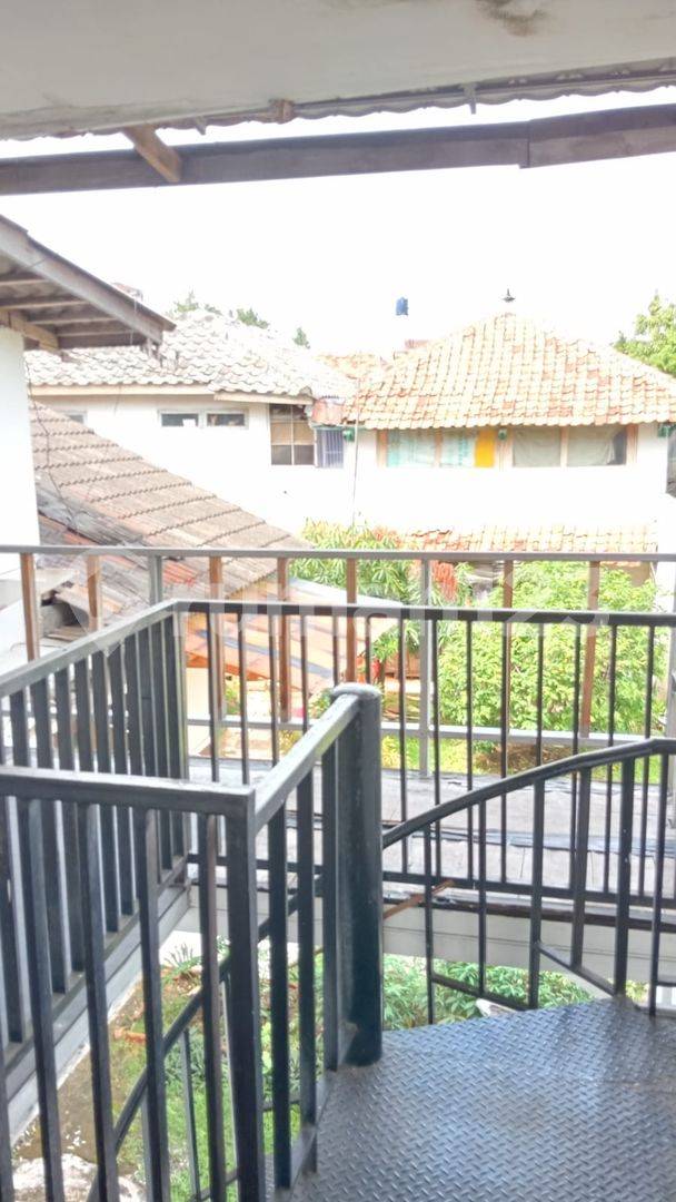 Бақшасы және балконы бар көп деңгейлі жылжымайтын мүлік
