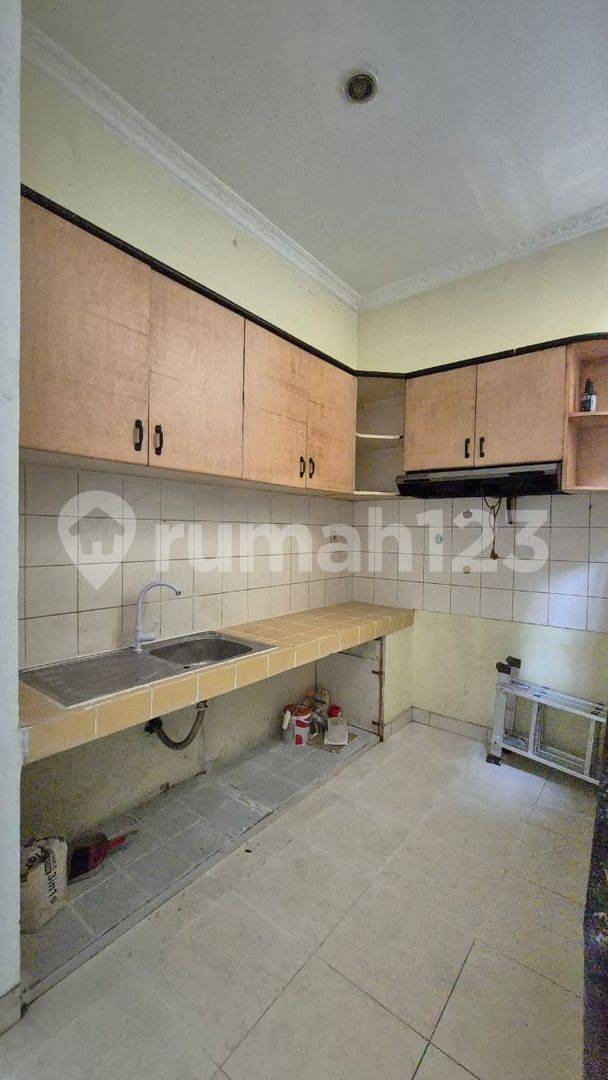 Просторный дом 140м² в Puri Indah с системой одного въезда