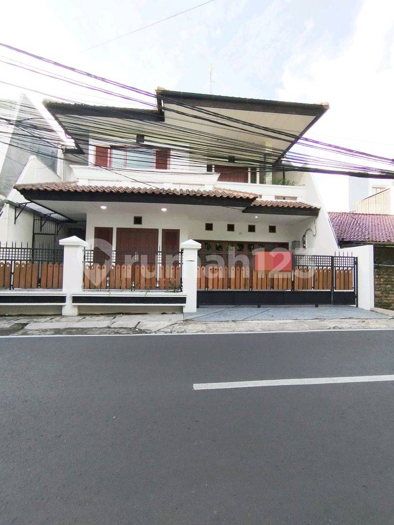 Strategically Located House in Tebet with Multiple Amenities