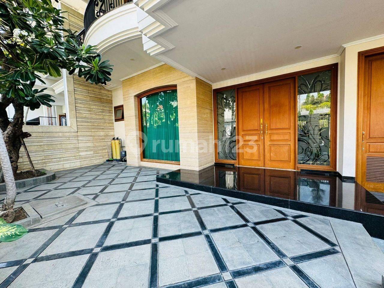 Luxurious Graha Famili House - Fully Furnished, Premium Finish