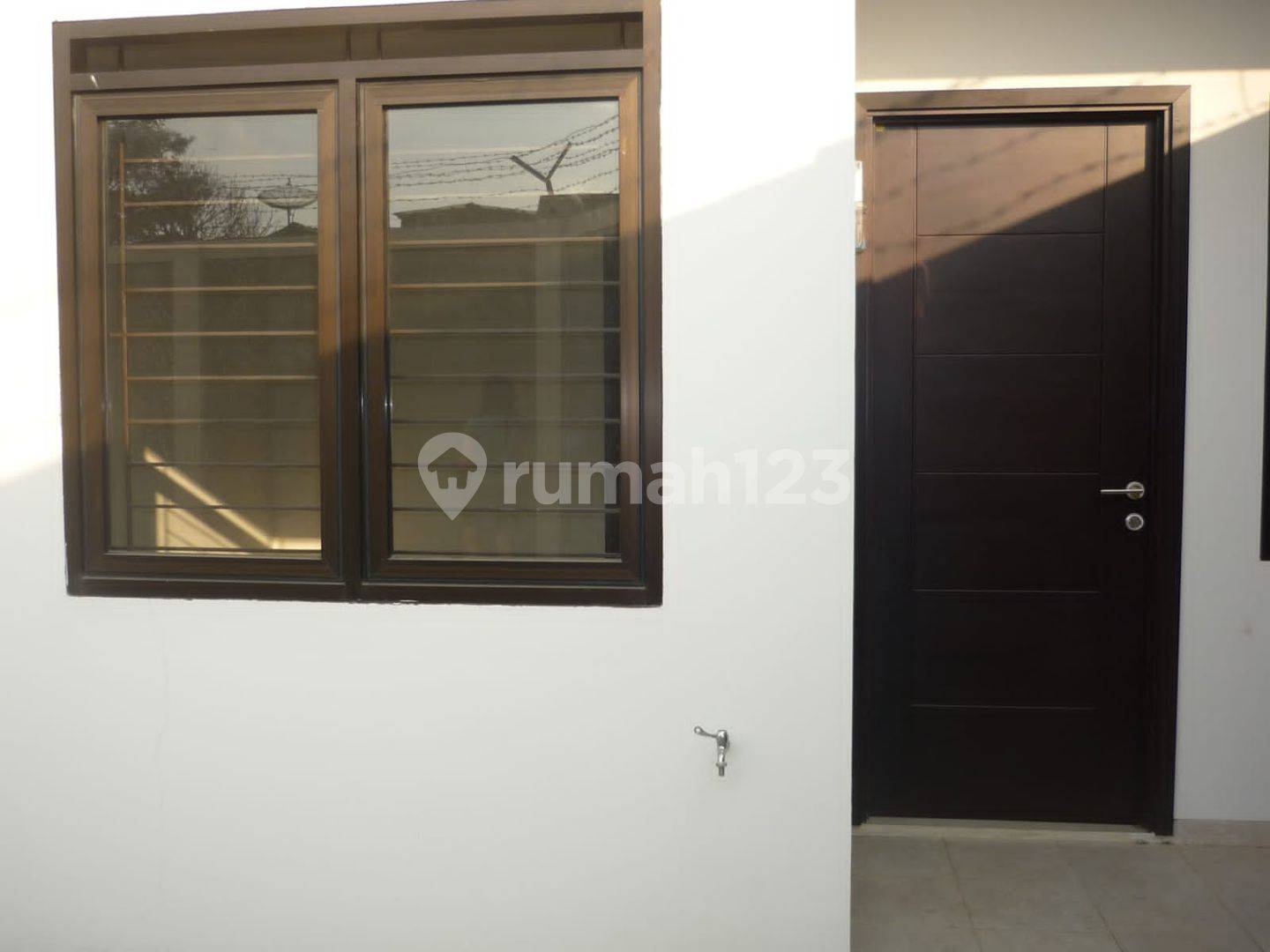 2-Bedroom House at Gunung Batu with Drying Area