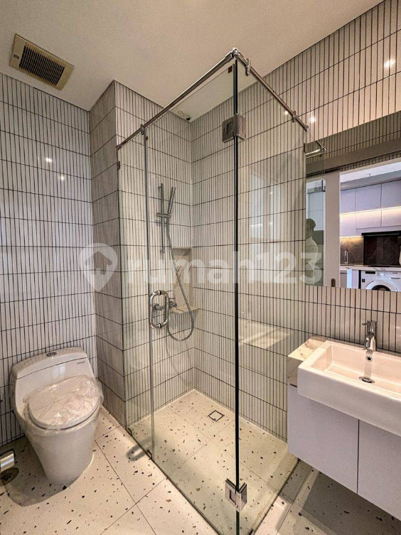 Modern 1BR Apartment with City View, Fully Furnished