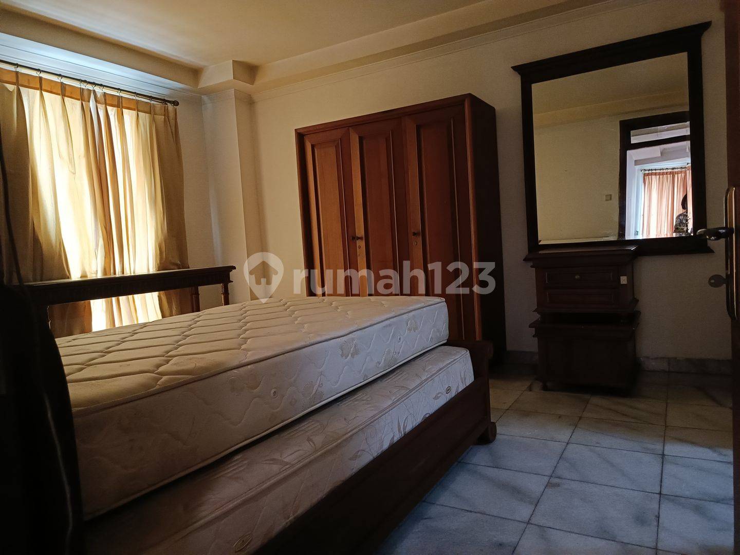 Mitra Oasis Residence - Орталық Джакартадағы кең 4 бөлмелі пәтер