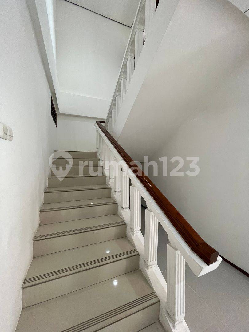Spacious 2-Story House in Kebayoran Baru - Panglima Polim
