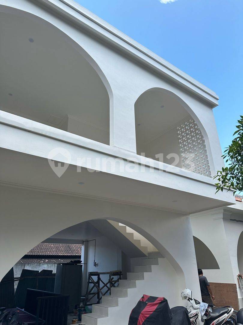 Canggu Guesthouse - Spacious 2-Story Property with Garage