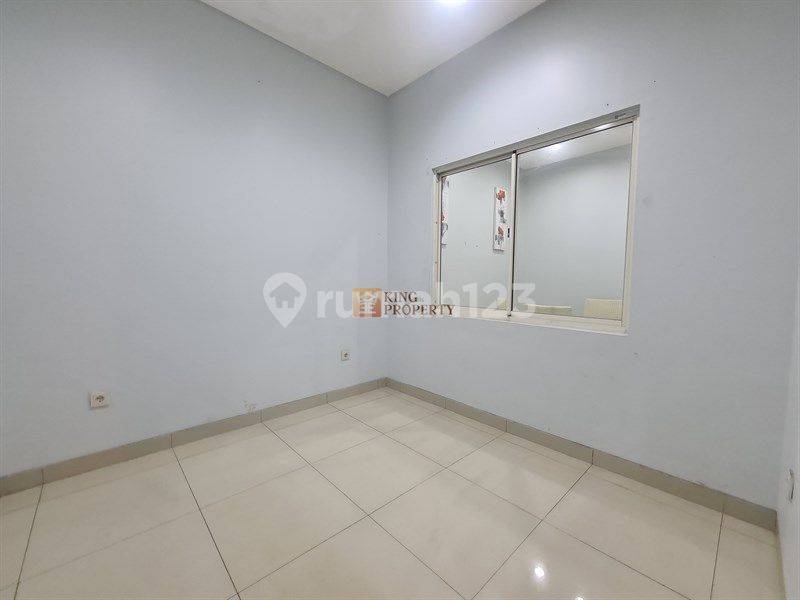 3-этажный полностью меблированный дом в жилом комплексе Puri Mansion Cluster Hawaii, Западная Джакарта