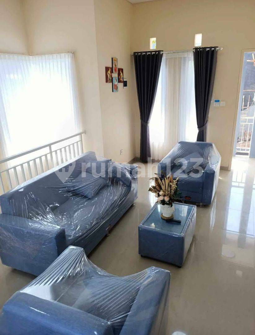 2-Story House in Taman Griya with 3 Bedrooms, Fully Furnished