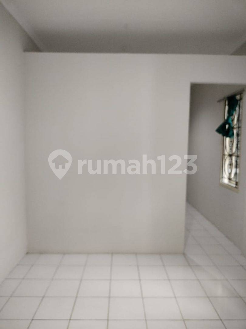 Rumah Di Sektor Gading Serpong - Spacious 4+1 Bedroom House