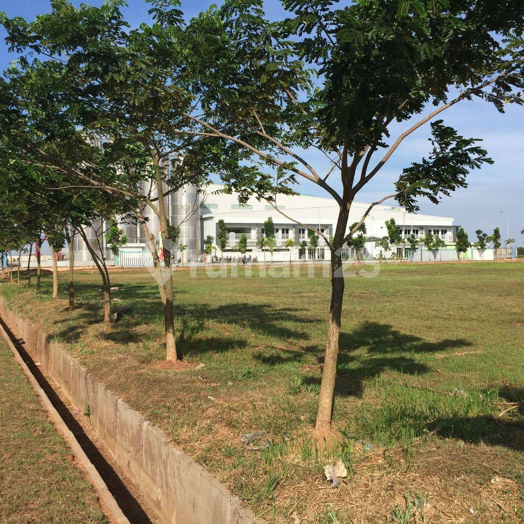 Ready-to-Build Plot in Secure Complex Near Gate
