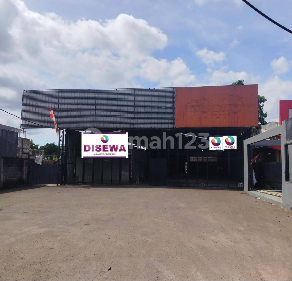 Large Commercial Warehouse with Parking and Staff Quarters