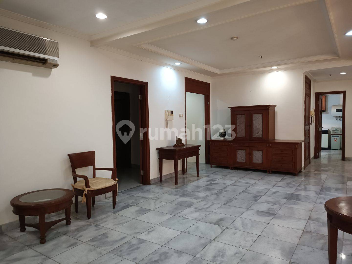 Mitra Oasis Residence - Орталық Джакартадағы кең 4 бөлмелі пәтер