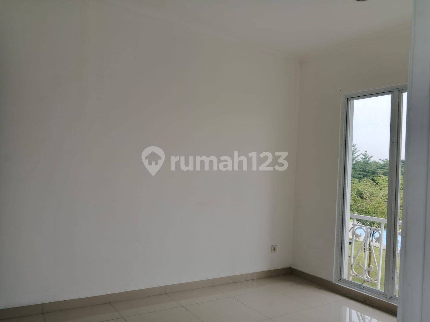 2-поверховий будинок у Thames Cluster, Jakarta Garden City