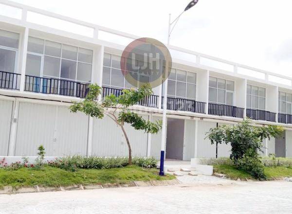 Two-Story Townhouse Near Putra Batam University