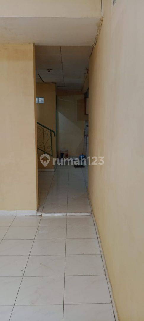 Телук Гонг стратегиялық орналасқан үй 5x16м² 1.5 қабат