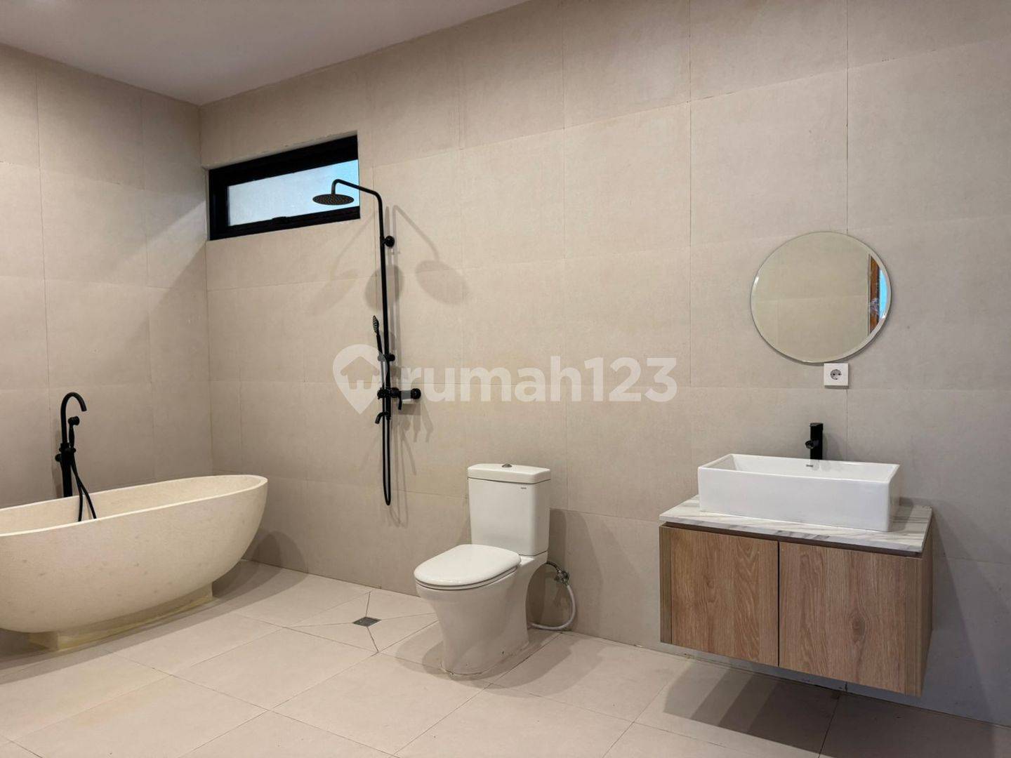 Strategic Villa in Tibubeneng, Badung - High Investment Return