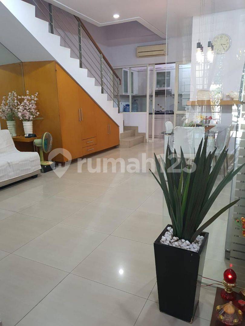 Жабдықталған үй Grisenda PIK-те, 3 қабат, 220м2