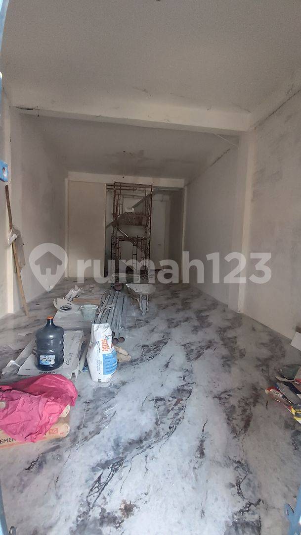 3-Story Commercial Building for Rent on MT Haryono Street, Semarang