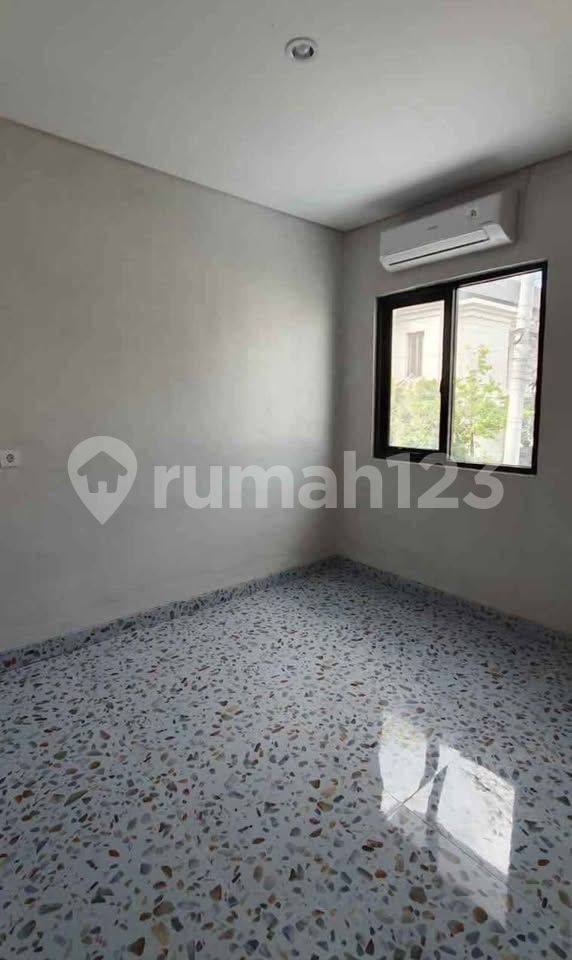 2-Story House in Denpasar Selatan with Parking and Modern Amenities