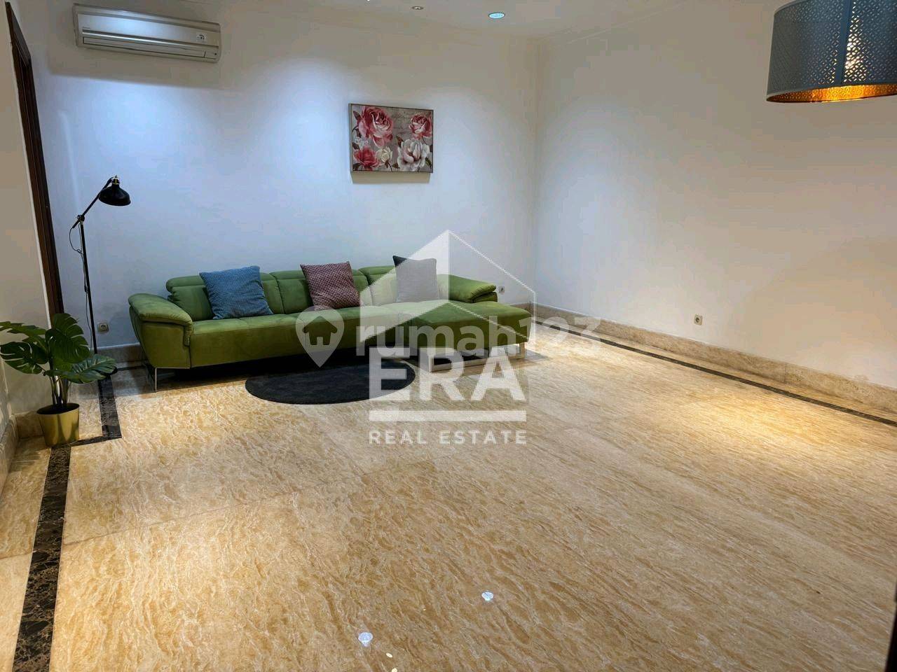 Эксклюзивный дом в Pondok Hijau, Pondok Indah - рядом с торговым центром