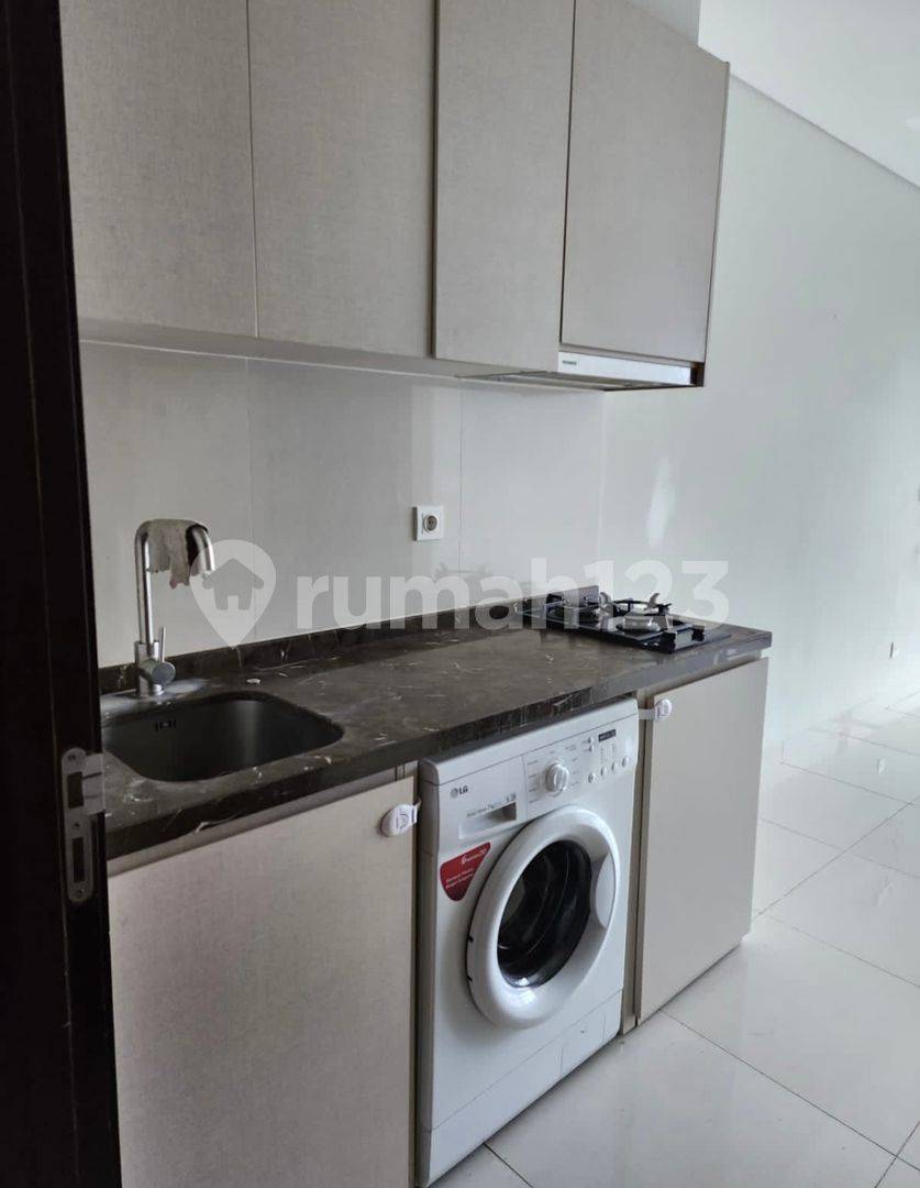 Студия в Puri Mansion, 26м², 19 этаж, вид на бассейн