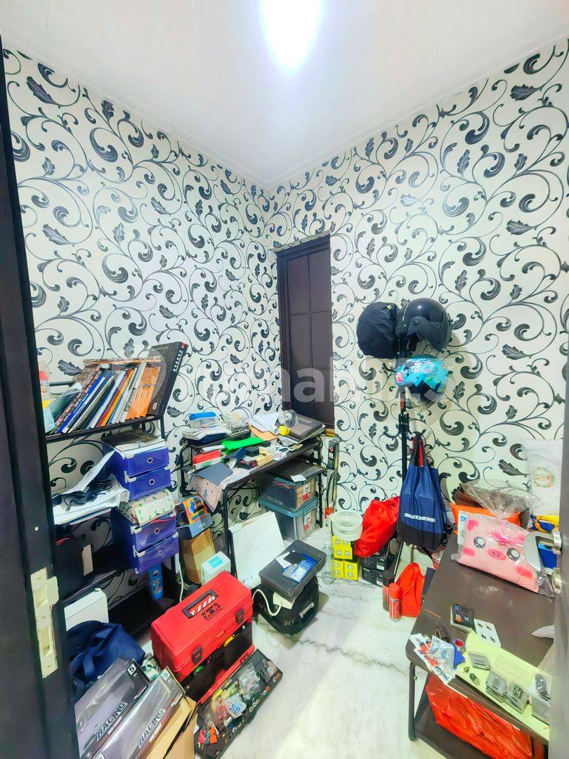 Green Village Pinang Tangerang - 2-Story House with Multiple Amenities