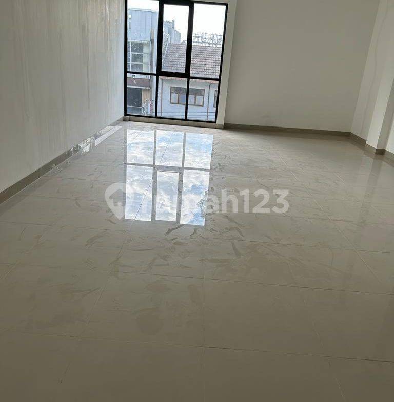 3-Story Commercial Shop/Office Space with Multiple Features