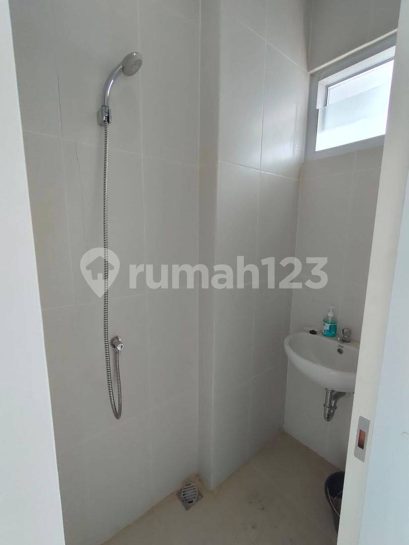 3-Story Commercial Shophouse in Bolsena Square, Gading Serpong