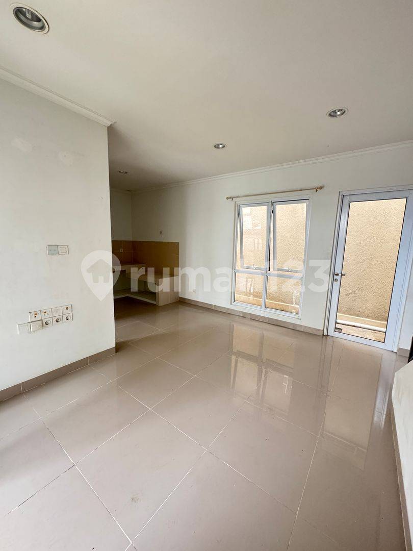 Modern 2-Bedroom Townhouse in Summarecon Serpong