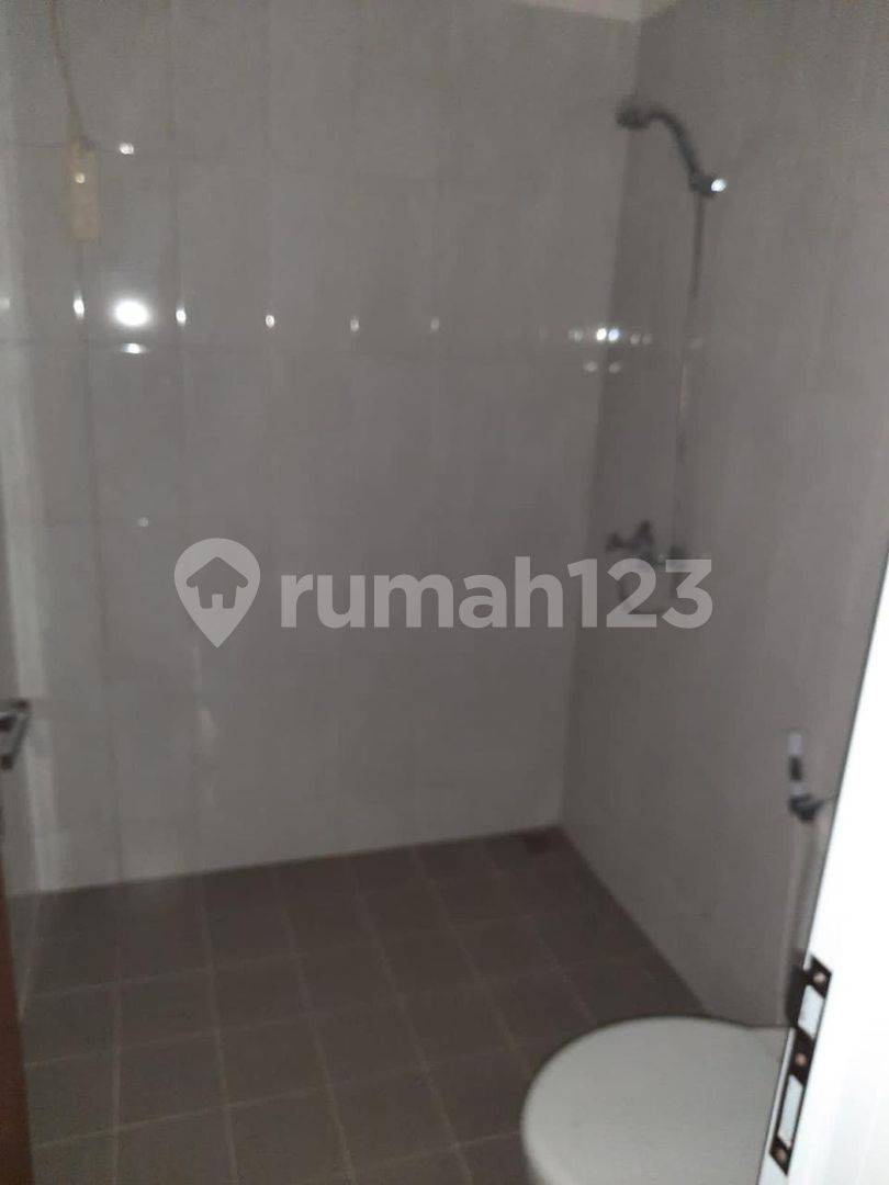 3-Bedroom Property with Air Conditioning and Water Heater