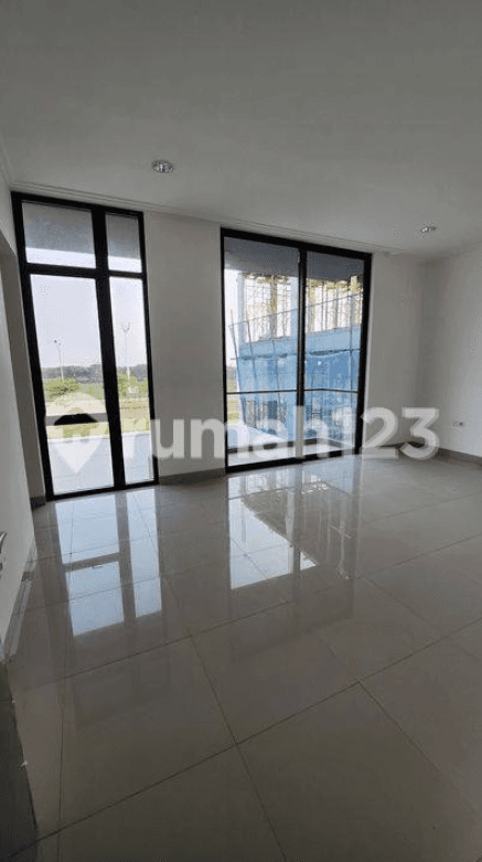 Exclusive Pantai Indah Kapuk 2 House with Large Land Area and Multiple Rooms