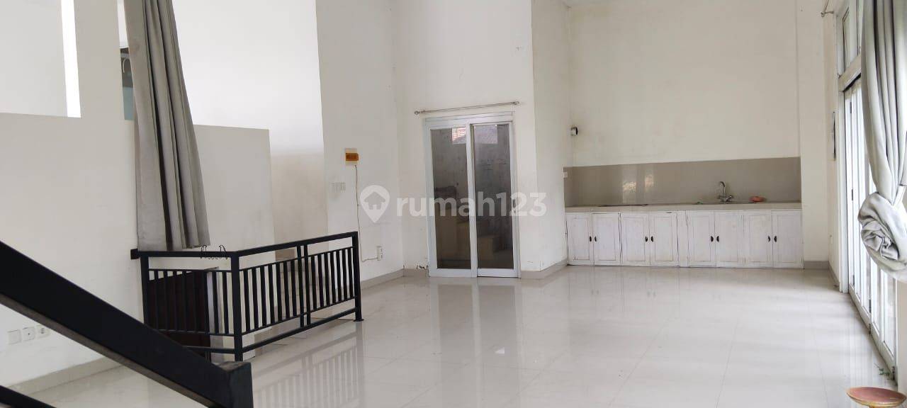 2-Story House in Renon - Strategic & Comfortable Location