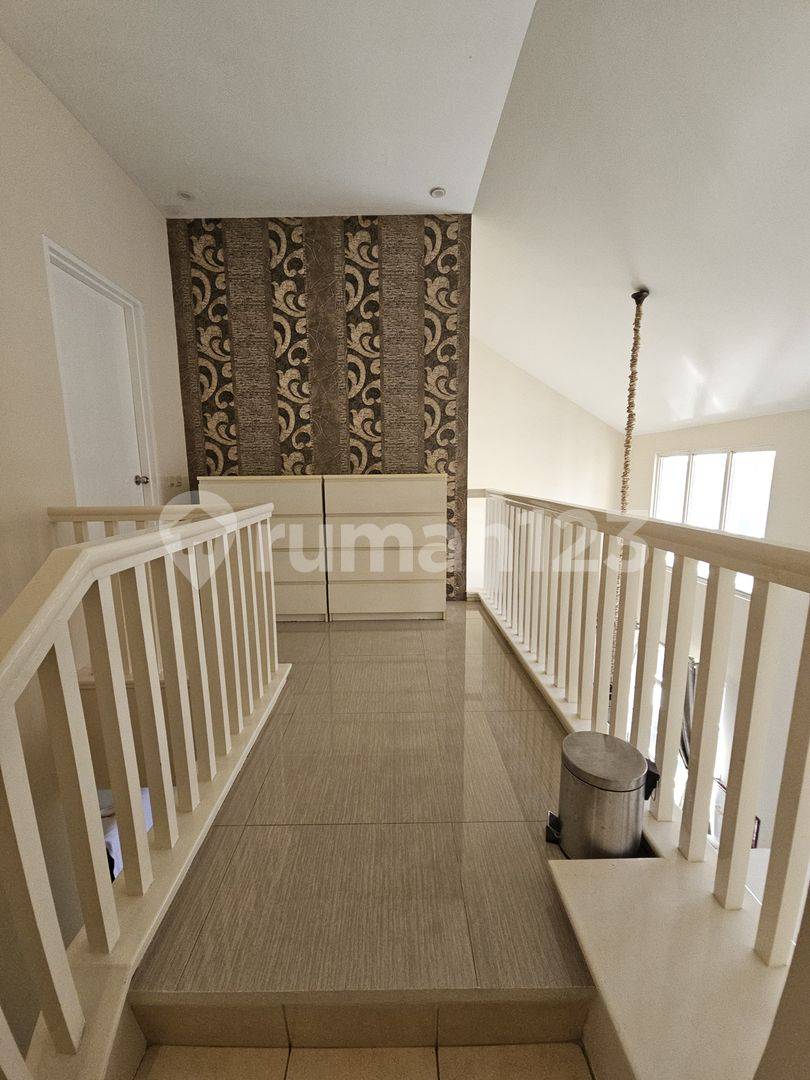 Taman Paris Lippo Karawaci-дағы 2 қабатты жиһазбен жабдықталған таунхаус