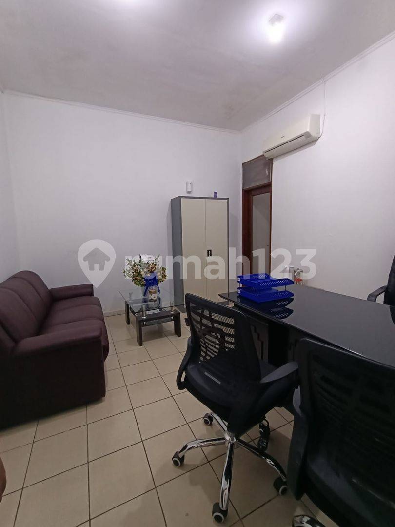 Spacious 5-Bedroom House with 200m² Land