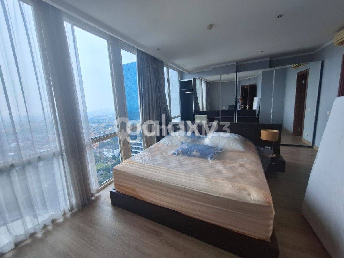 Spacious Apartment in Ciputra World Surabaya with City Views