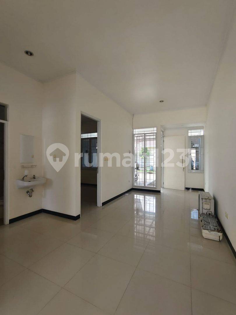 Minimalist House Rental in Taman Kopo Indah TKI 5
