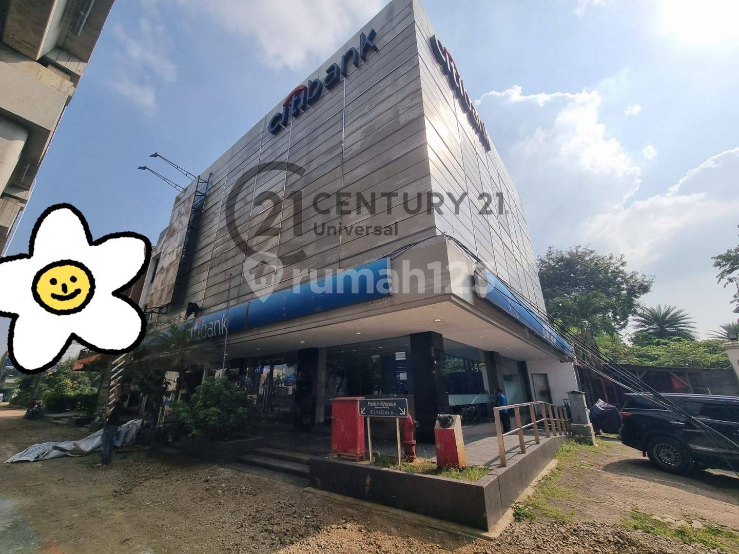 Kelapa Gading-дағы көптеген мүмкіндіктері бар бұрыштық дүкен/офис кеңістігі