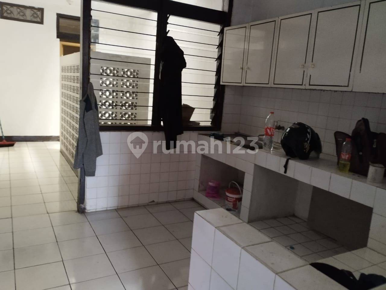 Property Near Airport, Main Road, Mall, and Traditional Market