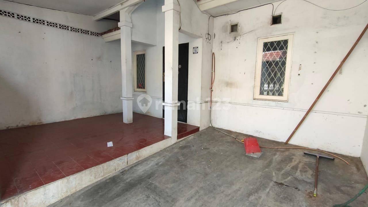 House in Gading Serpong Sector - 2 Bedrooms, Compact Living