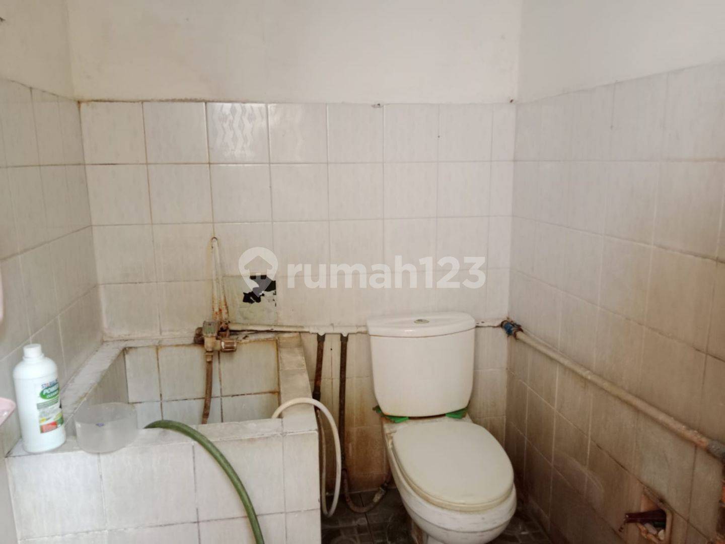 2-Bedroom Property with Tile Floors and Multiple Rooms