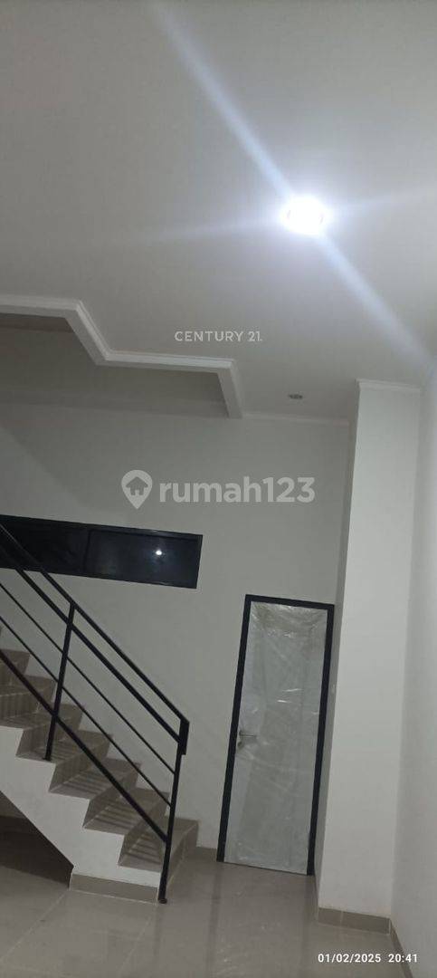 Стратегическое коммерческое помещение в Ruko Prominent 2 Bukit Cimanggu City Bogor