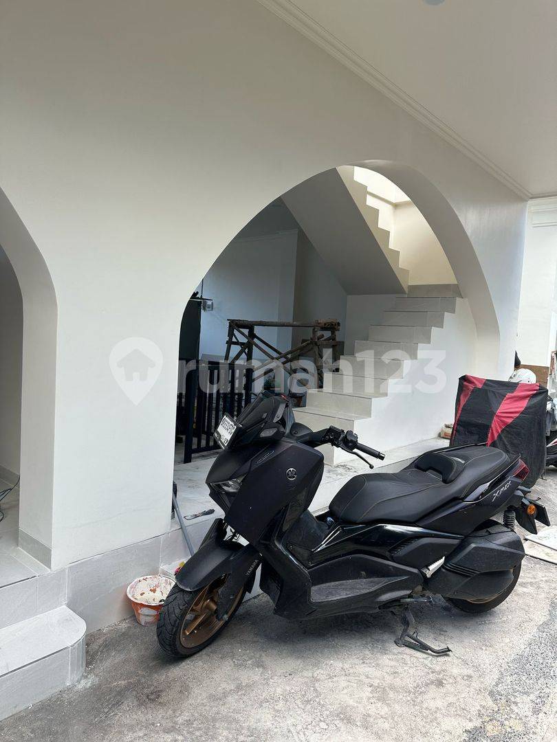 Canggu Guesthouse - Spacious 2-Story Property with Garage