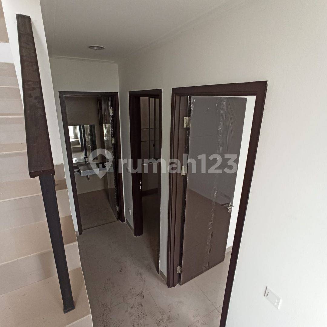 PIK 2-дегі 2 қабатты үй, Солтүстік Джакарта, 3 жатты бөлме, 2 жуынатын бөлме