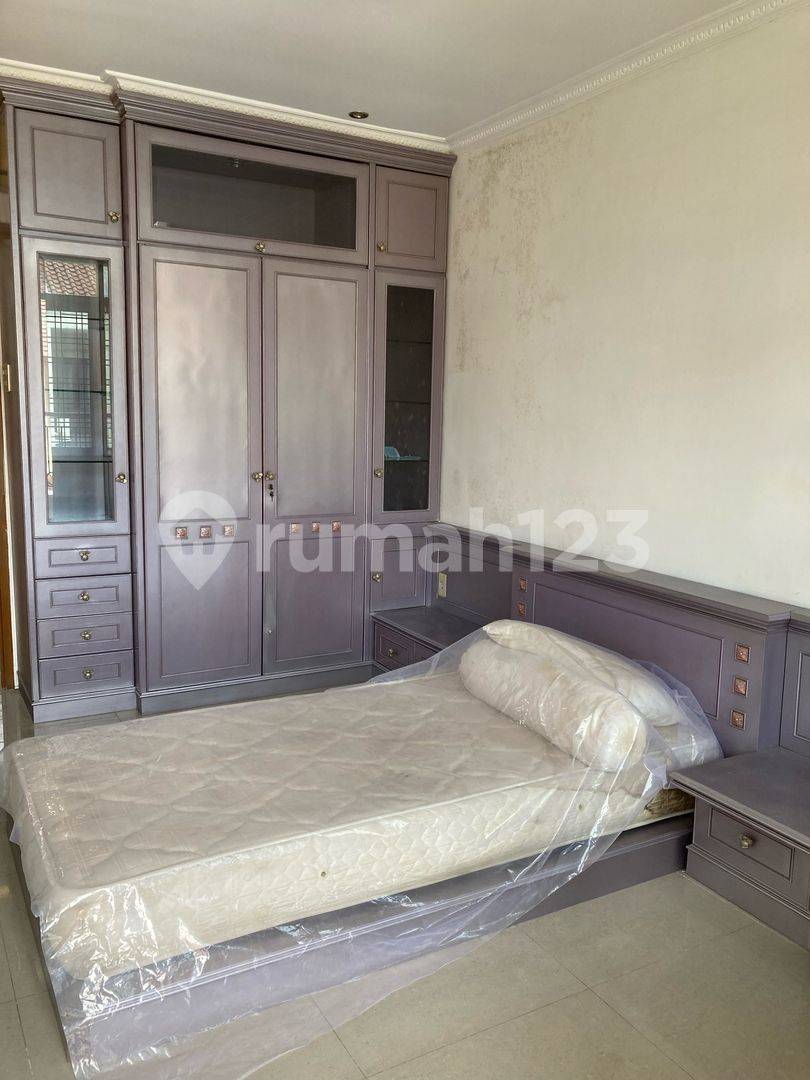 2-Story Corner House in Puri Kencana - Well-Maintained and Comfortable