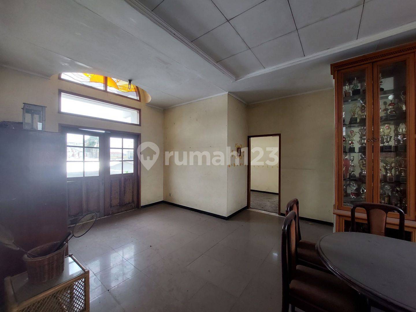 Strategic Business Space for Cafe, Restaurant, or Office