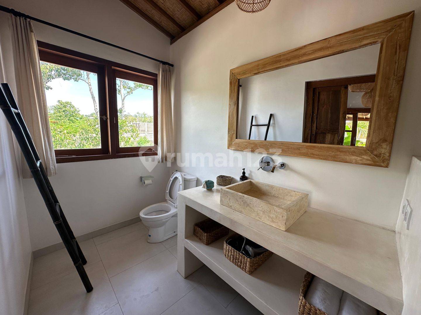 Stylish Villa Near Padang-padang Beach with Private Pool